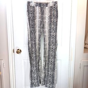 NWT Suzy Shier Tall Pants Animal Print Flare Leg White Gray Women's Size M